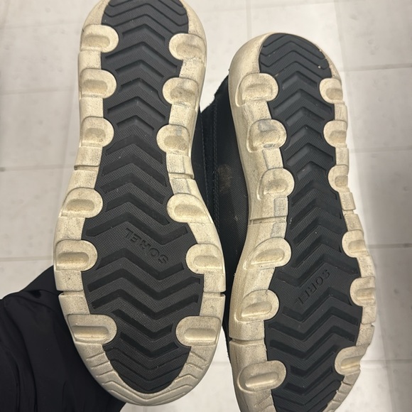 Sorel boots - Picture 3 of 4